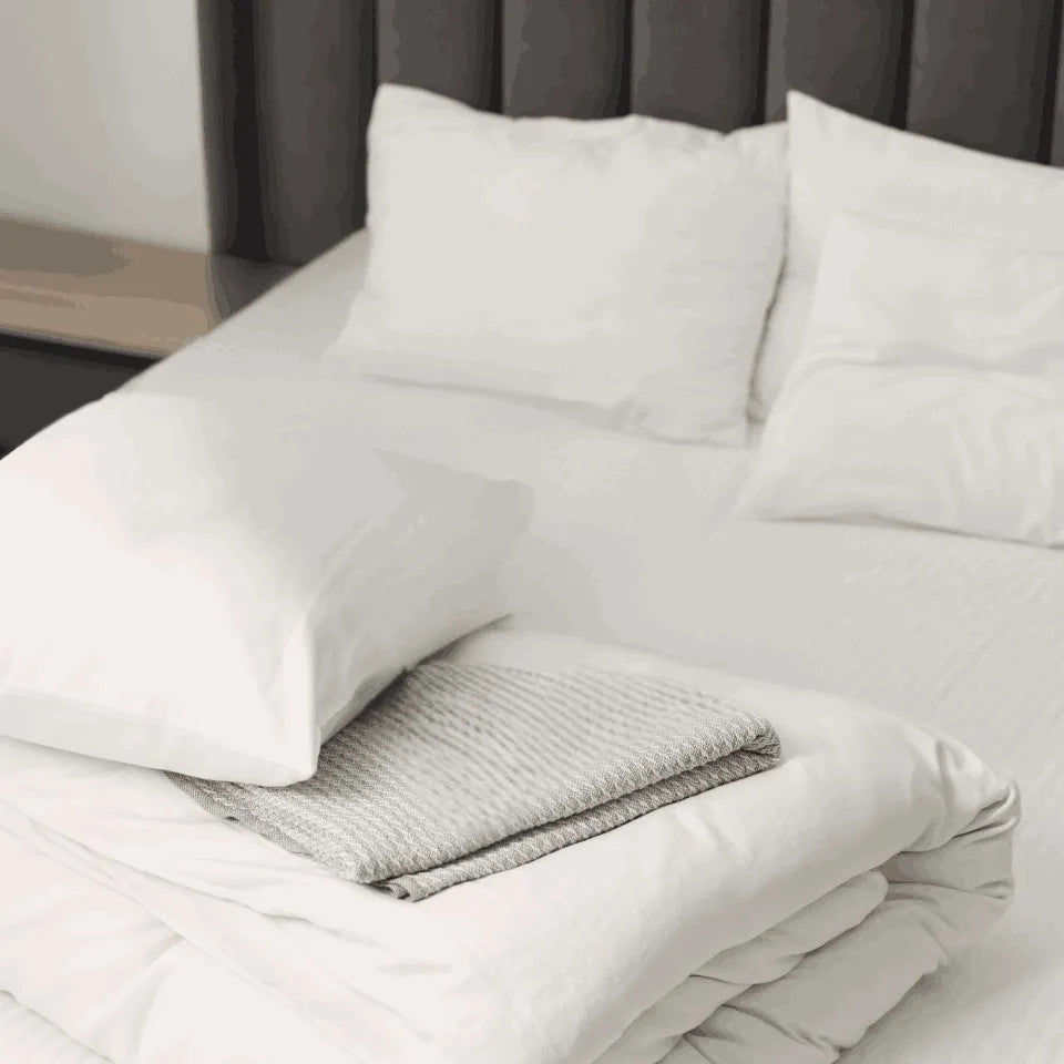 White bedding set